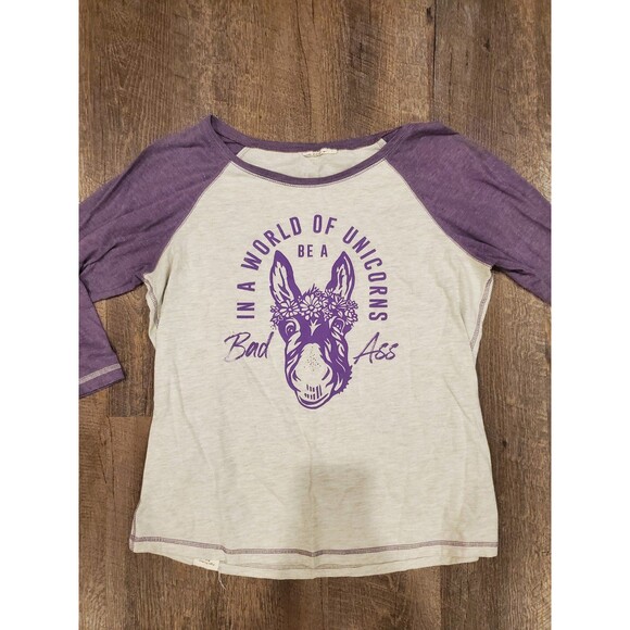 "In a world full of unicorns" ¾ Sleeve Shirt - Picture 2 of 3